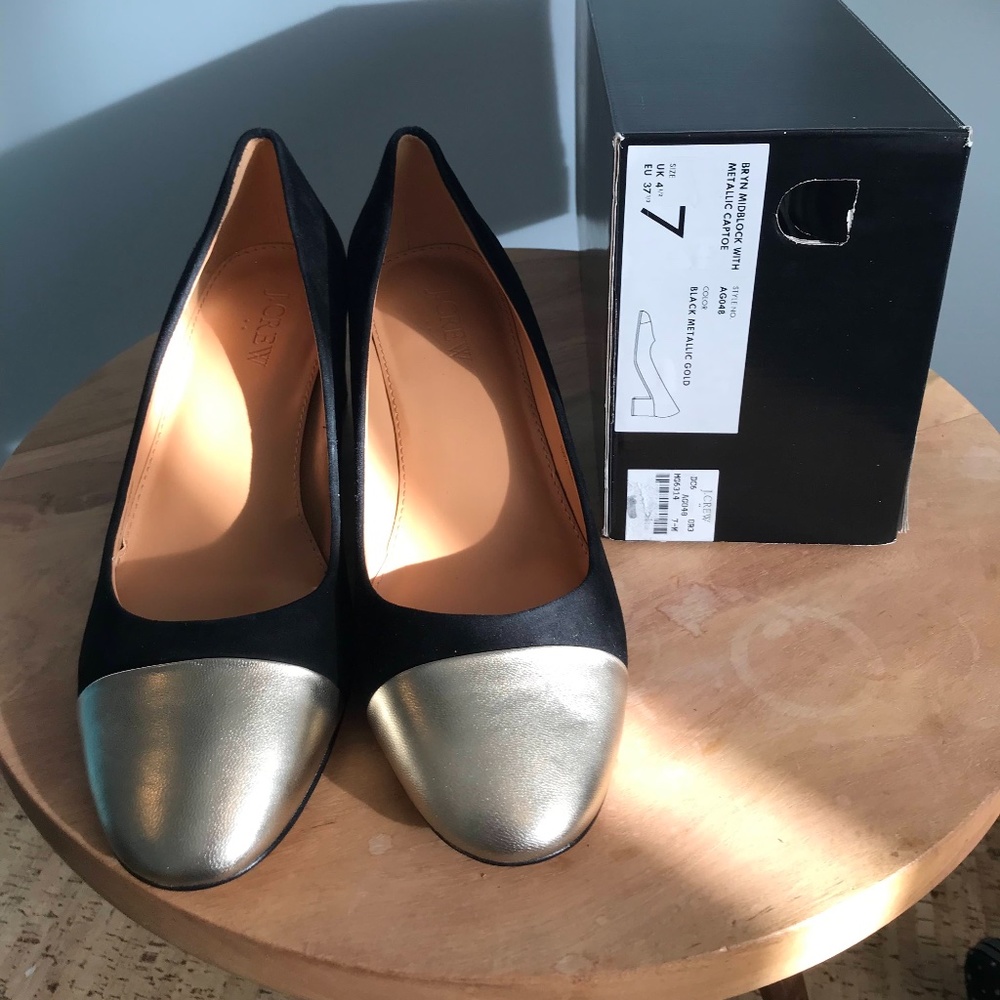 NWB J. Crew stacked heel pump with gunmetal cap toe detail